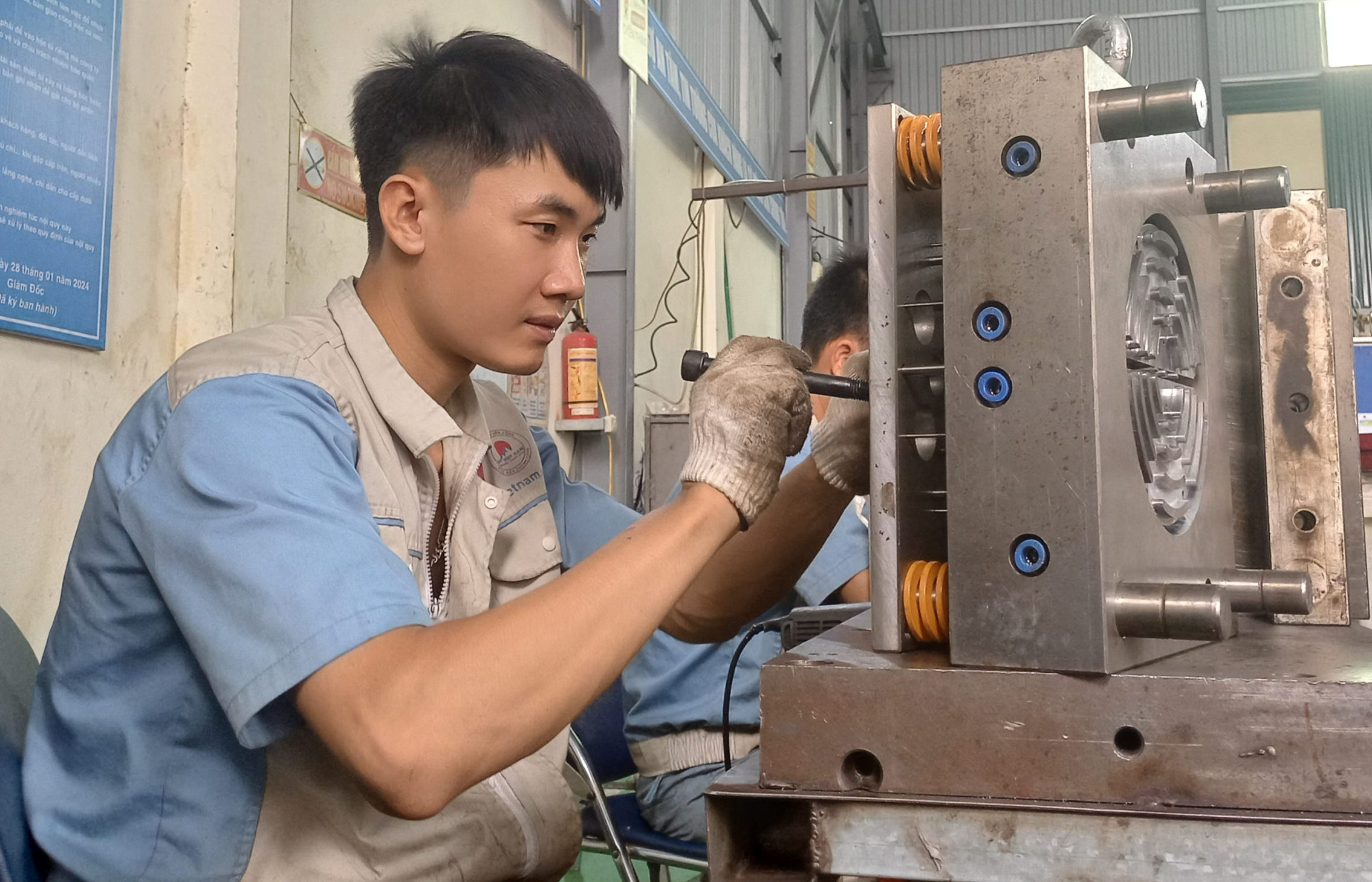 xuong-san-xuat-nhua-pvc