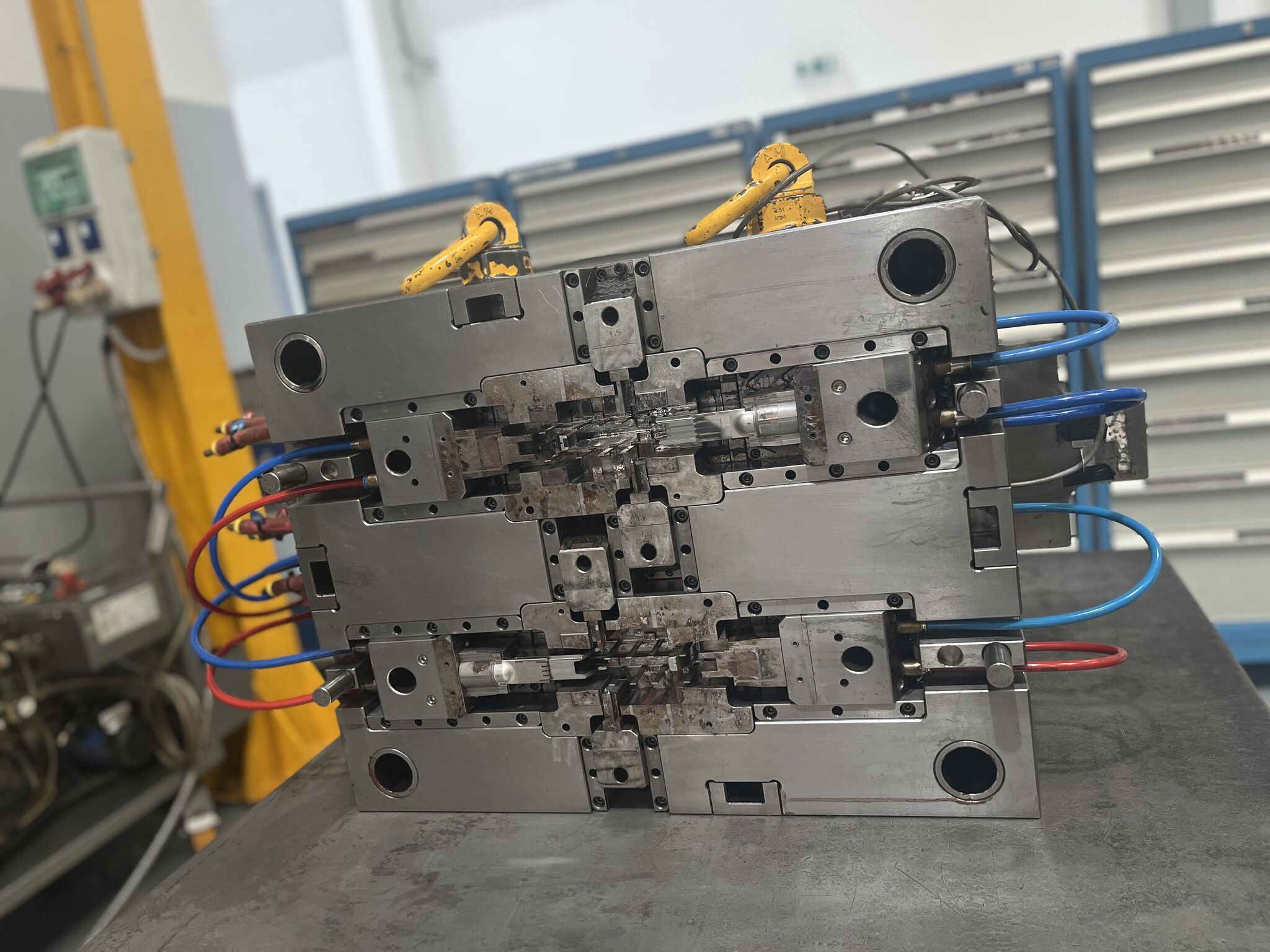 quy-trinh-gia-cong-khuon-duc-nhua-bang-cad-cam-cae
